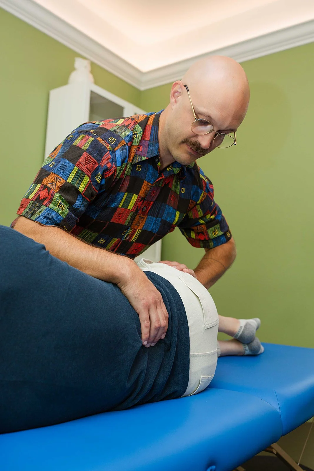 Kiefer assessing a patient during an osteopathic treatment